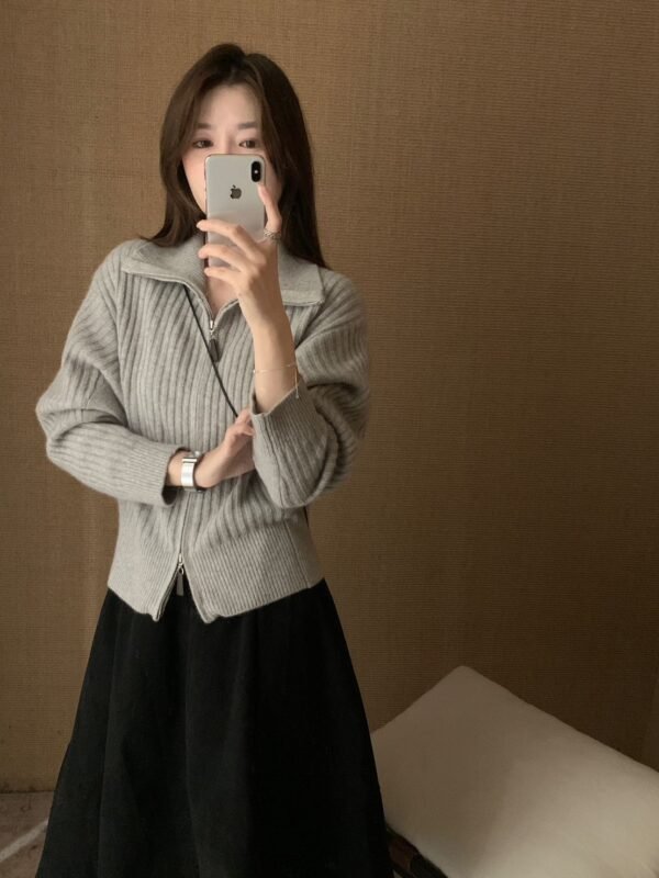 S__63397943_0 雙開拉鍊直條針織外套
